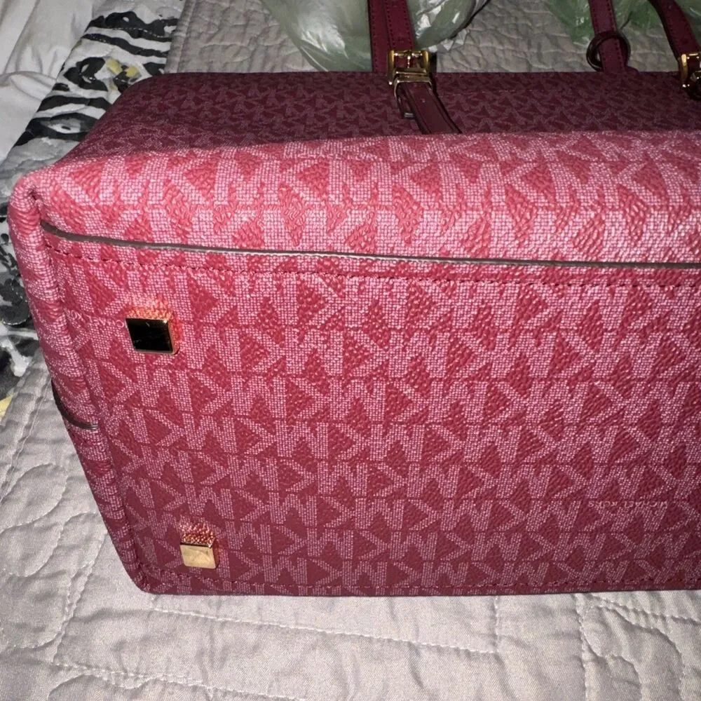 Michael Kors Mulberry Signature Quinn Large Logo TZ Tote Bag 30T5GQNT9V 17x11x4”